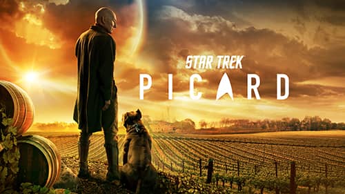 Poster zur Serie 'Star Trek: Picard' mit Jean-Luc Picard, der mit einem Hund vor einem Weinberg steht.