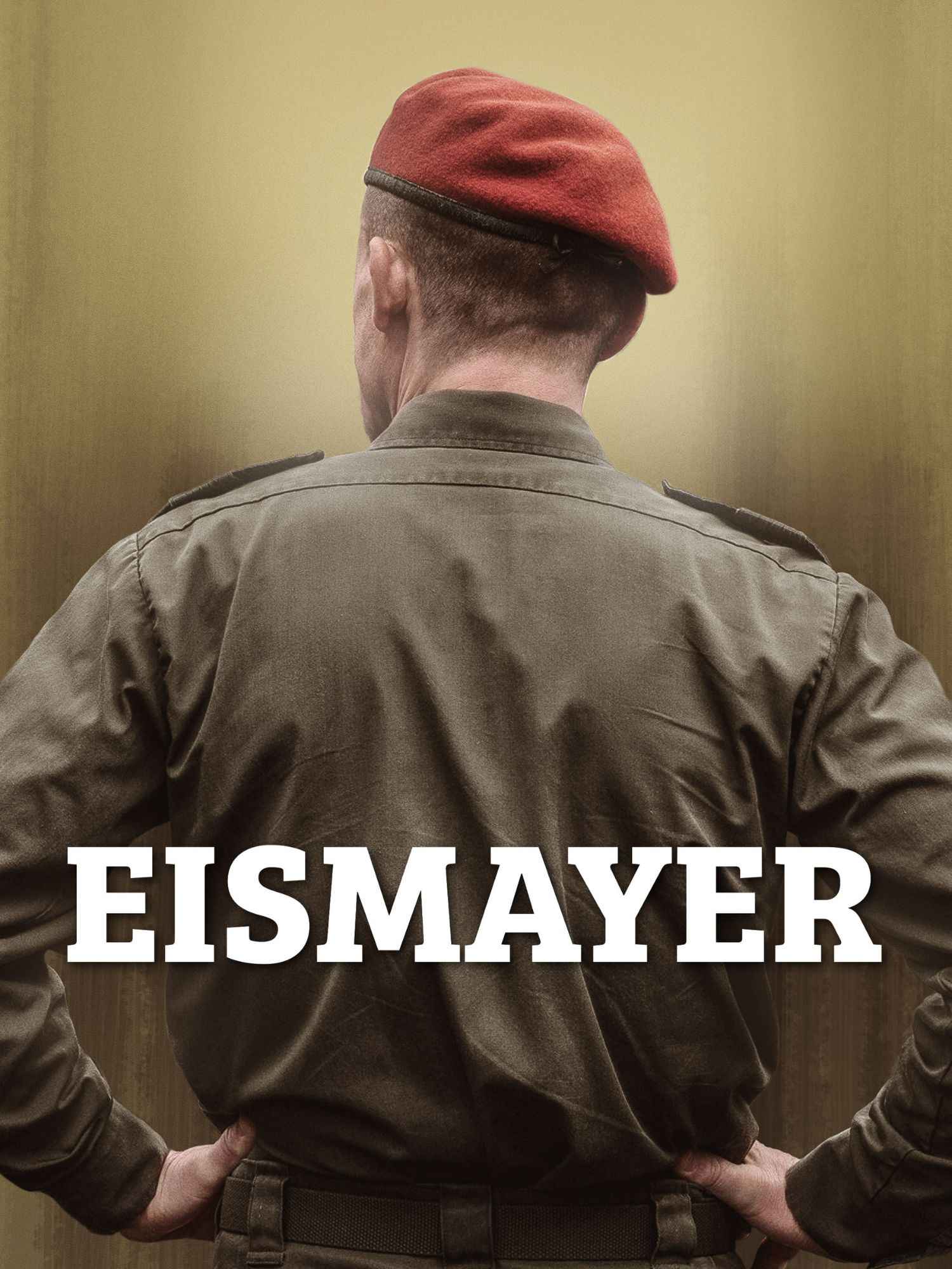Plakat zum Film „Eismayer“ mit einem Soldaten in Uniform und roter Barettmütze, der mit dem Rücken zur Kamera steht und die Hände in die Hüften gestemmt hat.